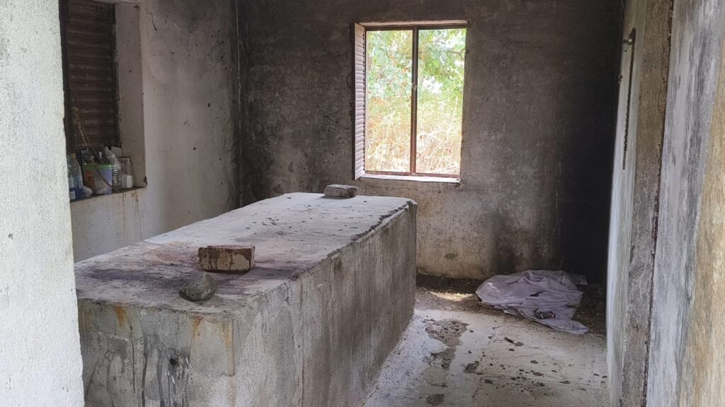 यह कैसा पोस्टमार्टम रूम- न खिड़की, न दरवाजे; अव्यवस्थाओं के बीच काम करने को मजबूर कर्मचारी